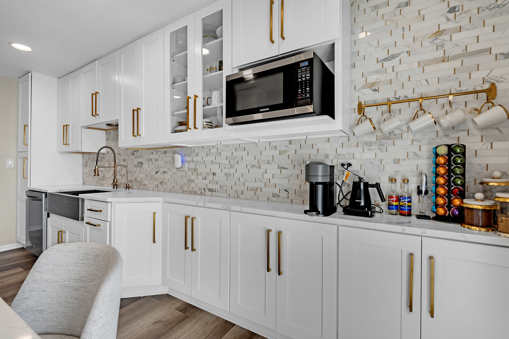 5200 Oakton Street #403, Skokie, IL 60077