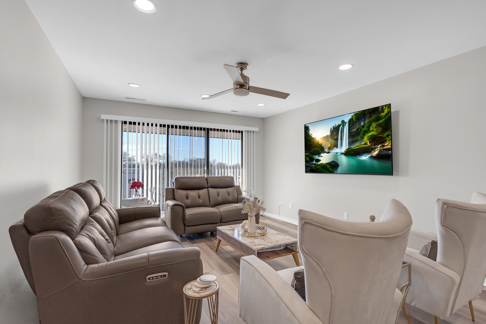 5200 Oakton Street #403, Skokie, IL 60077