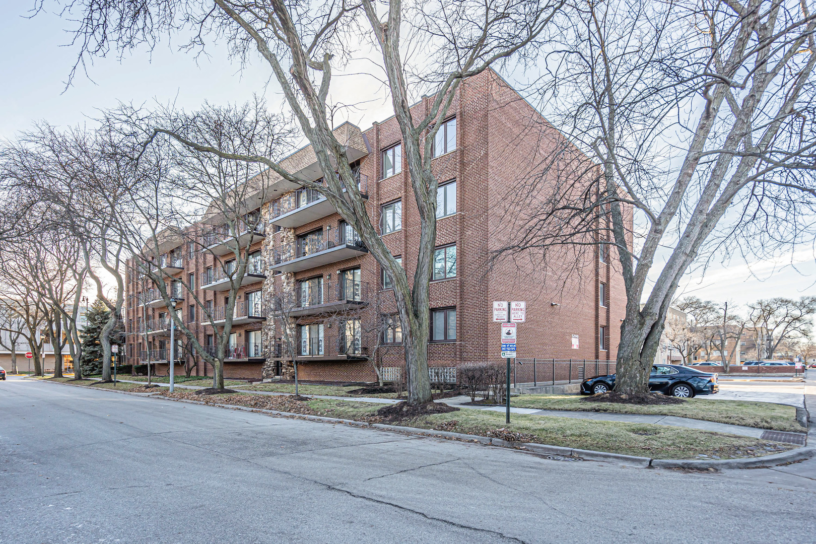 5200 Oakton Street #403, Skokie, IL 60077