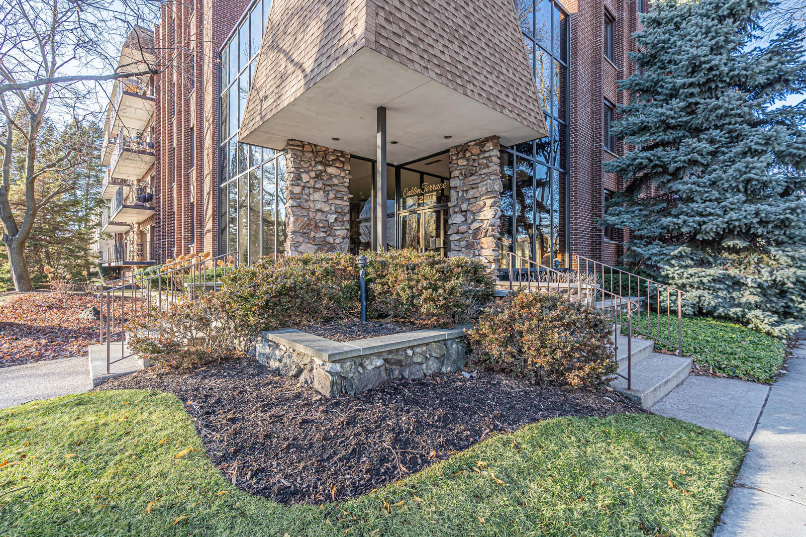 5200 Oakton Street #403, Skokie, IL 60077