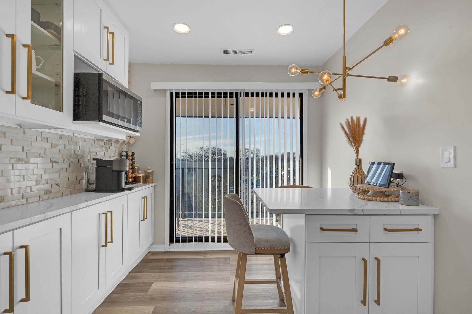 5200 Oakton Street #403, Skokie, IL 60077