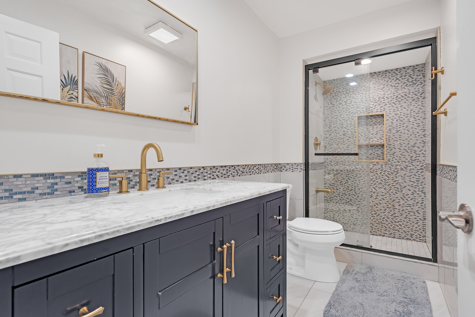 5200 Oakton Street #403, Skokie, IL 60077