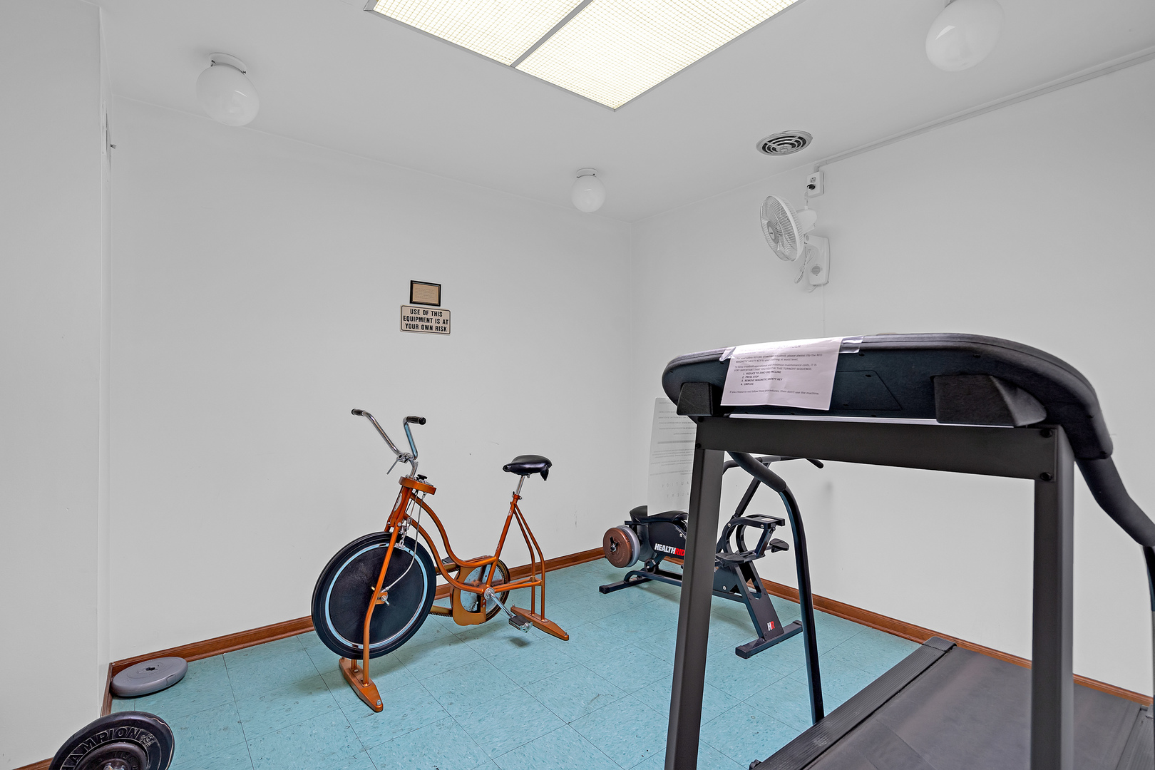 5200 Oakton Street #403, Skokie, IL 60077