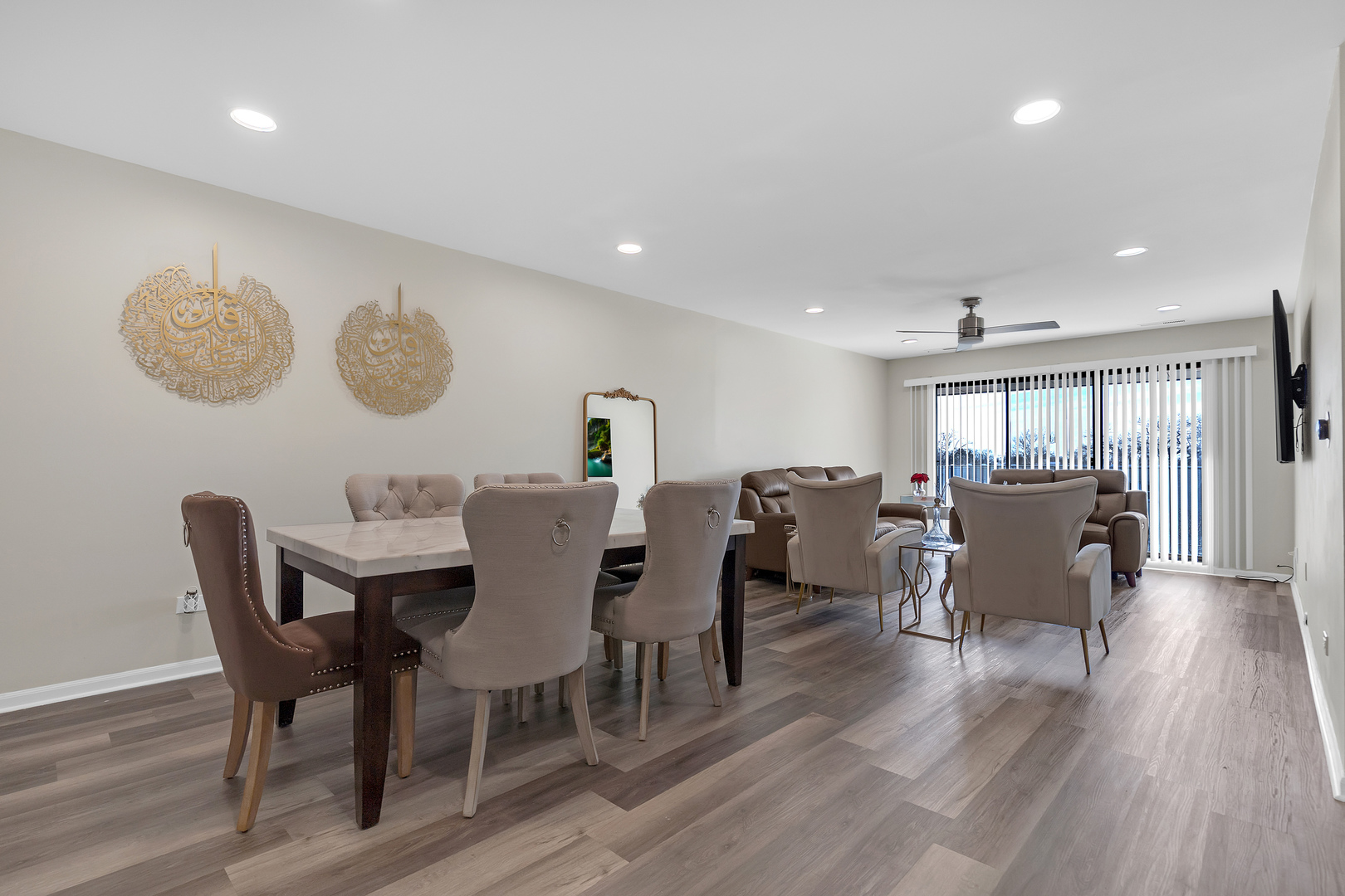 5200 Oakton Street #403, Skokie, IL 60077