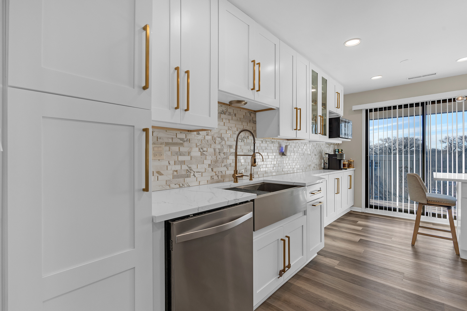 5200 Oakton Street #403, Skokie, IL 60077