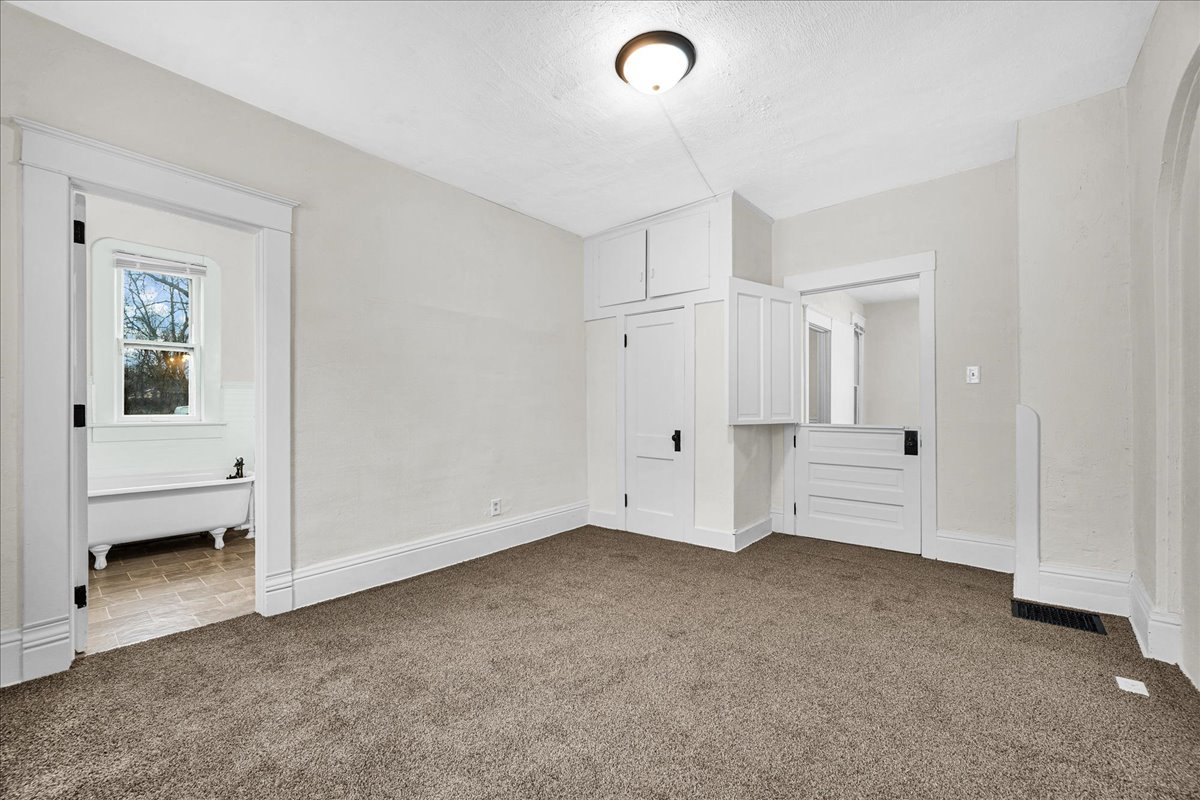 449 N 3rd Avenue, Canton, IL 61520