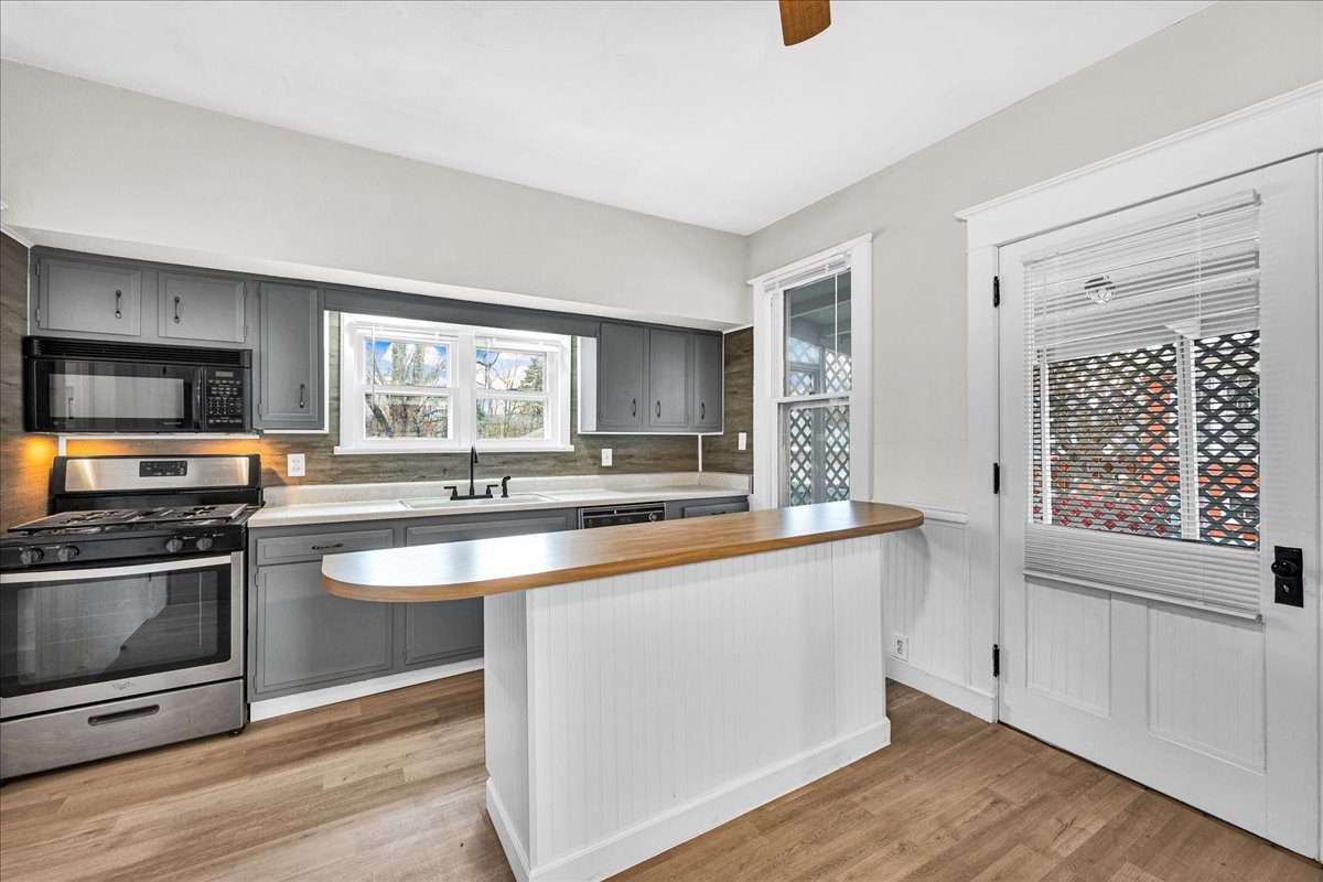 449 N 3rd Avenue, Canton, IL 61520