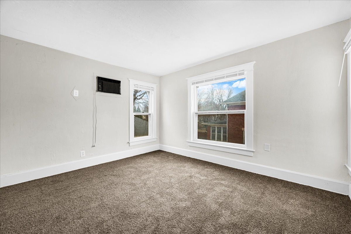 449 N 3rd Avenue, Canton, IL 61520