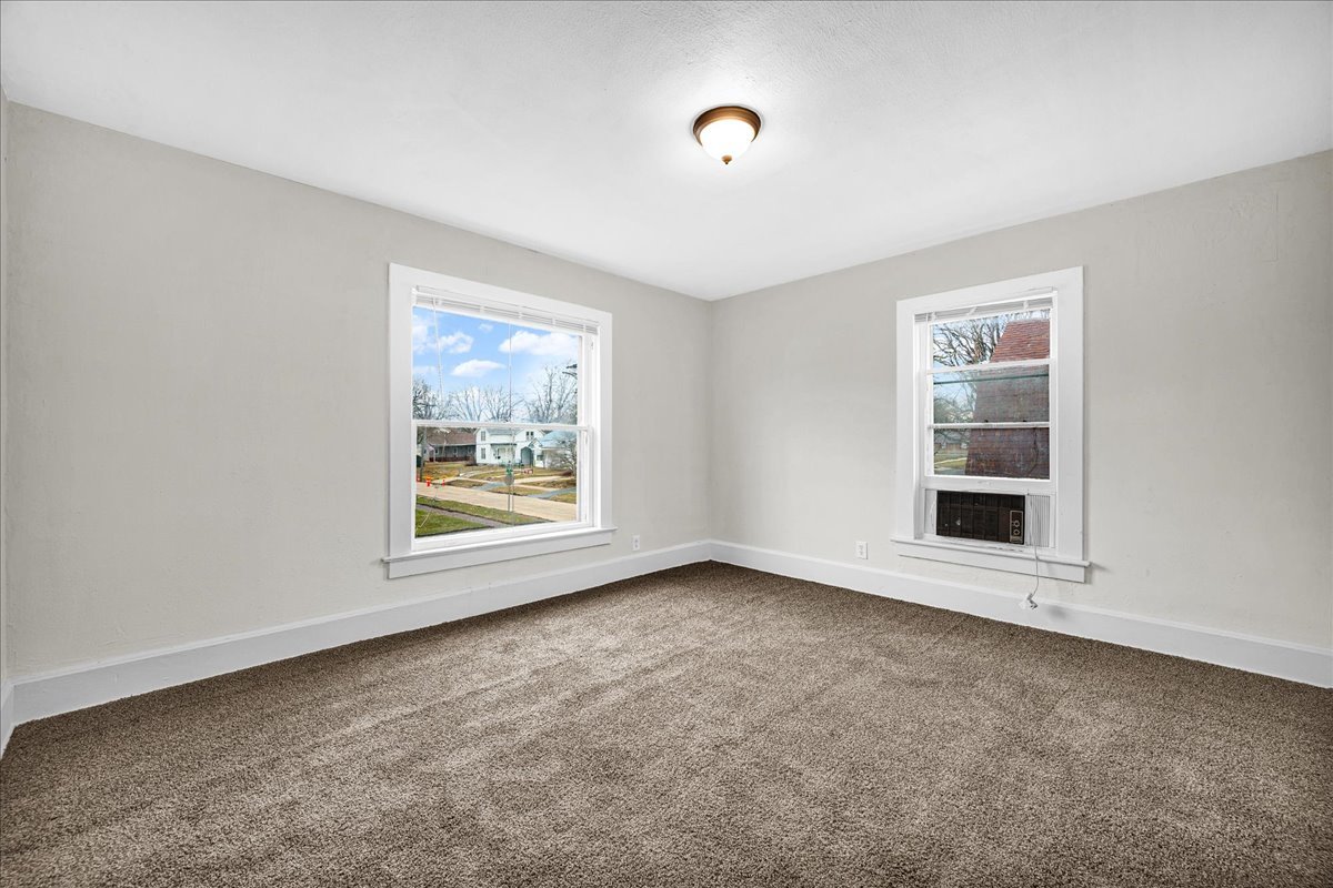 449 N 3rd Avenue, Canton, IL 61520