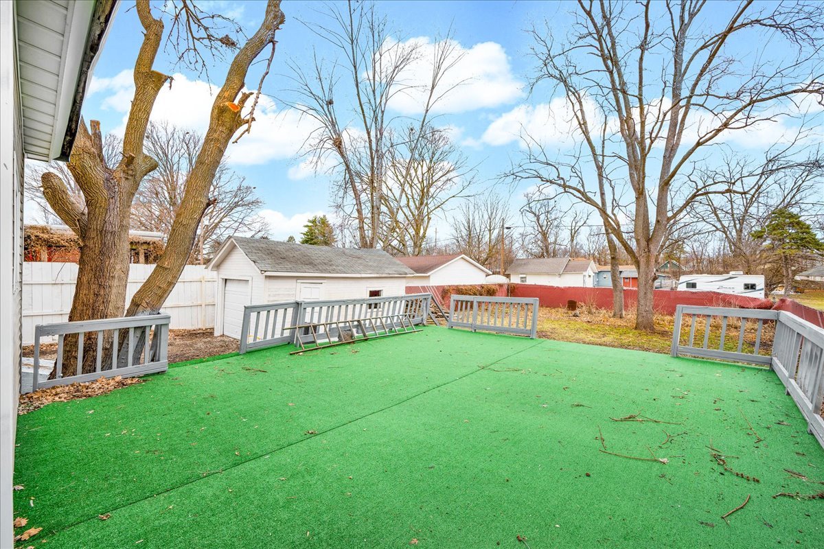 449 N 3rd Avenue, Canton, IL 61520