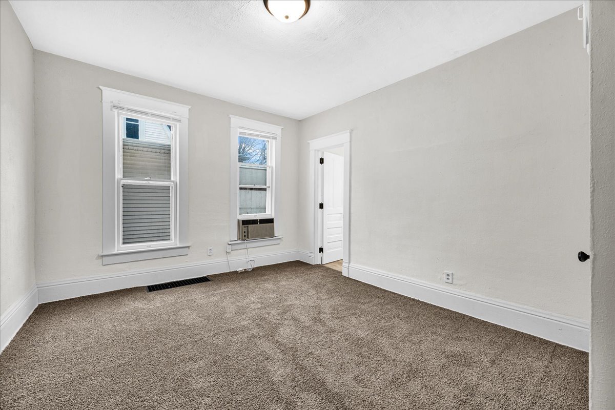 449 N 3rd Avenue, Canton, IL 61520