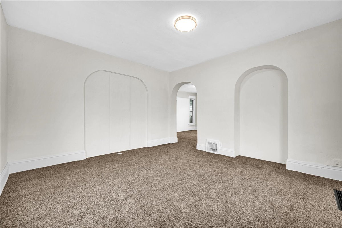 449 N 3rd Avenue, Canton, IL 61520