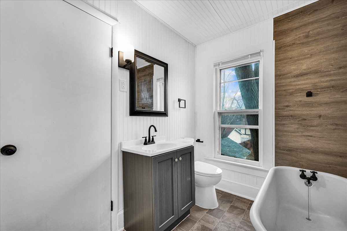 449 N 3rd Avenue, Canton, IL 61520