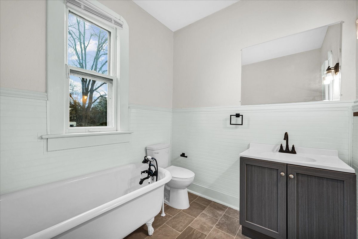 449 N 3rd Avenue, Canton, IL 61520