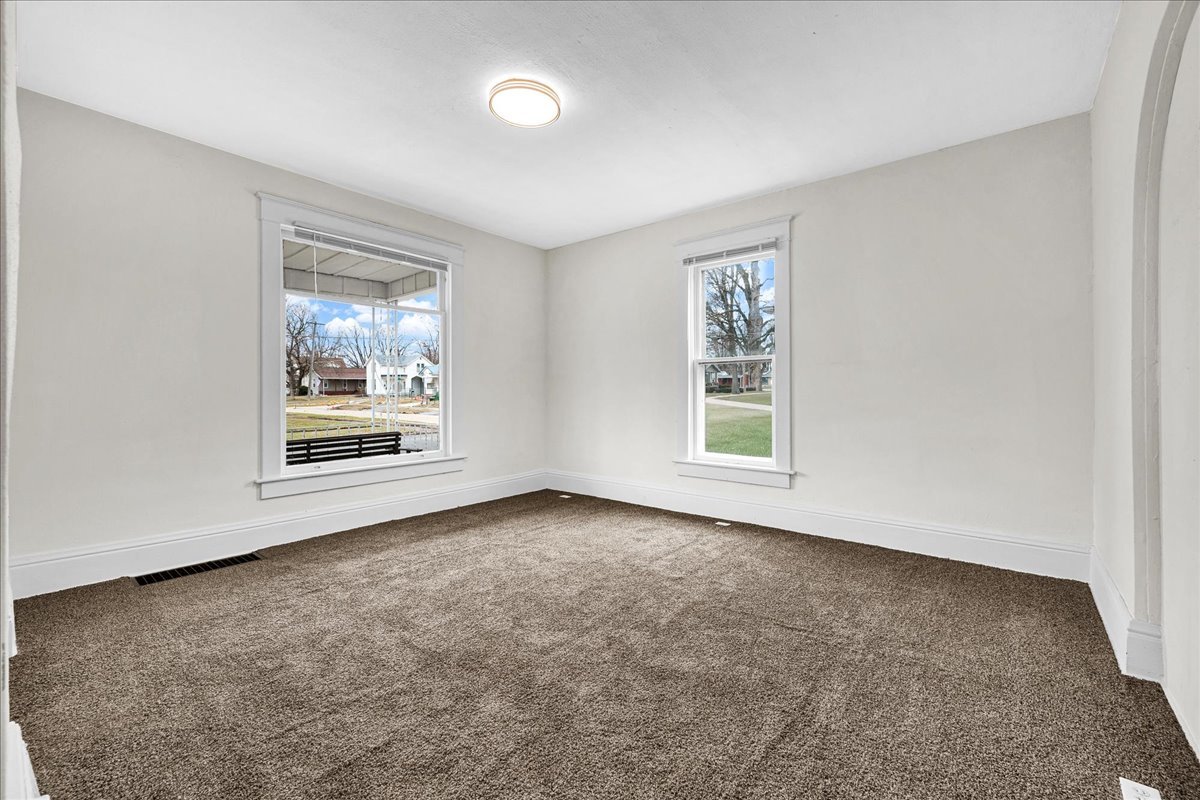 449 N 3rd Avenue, Canton, IL 61520