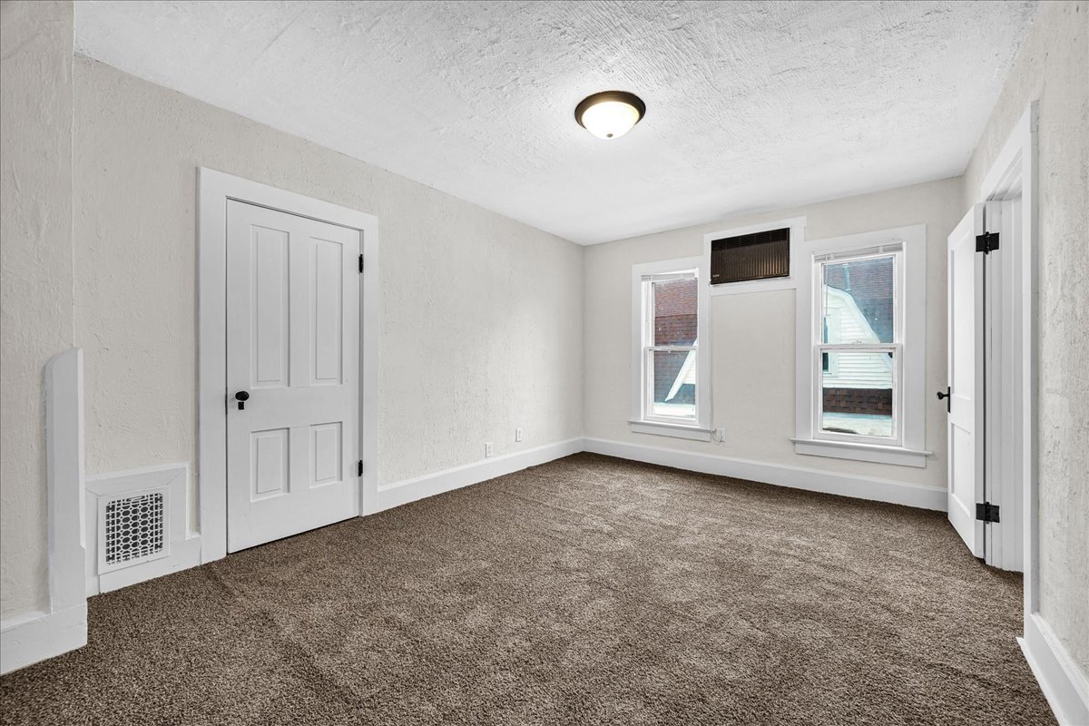 449 N 3rd Avenue, Canton, IL 61520