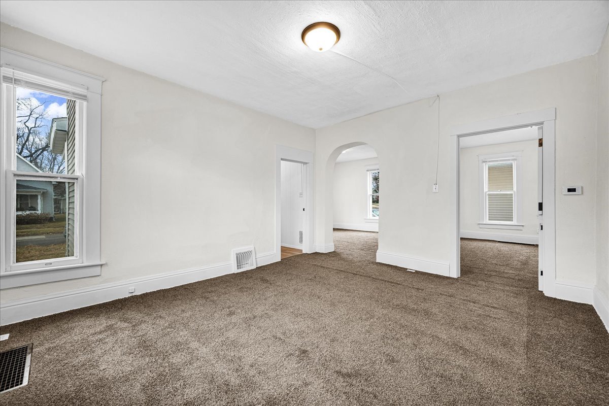 449 N 3rd Avenue, Canton, IL 61520