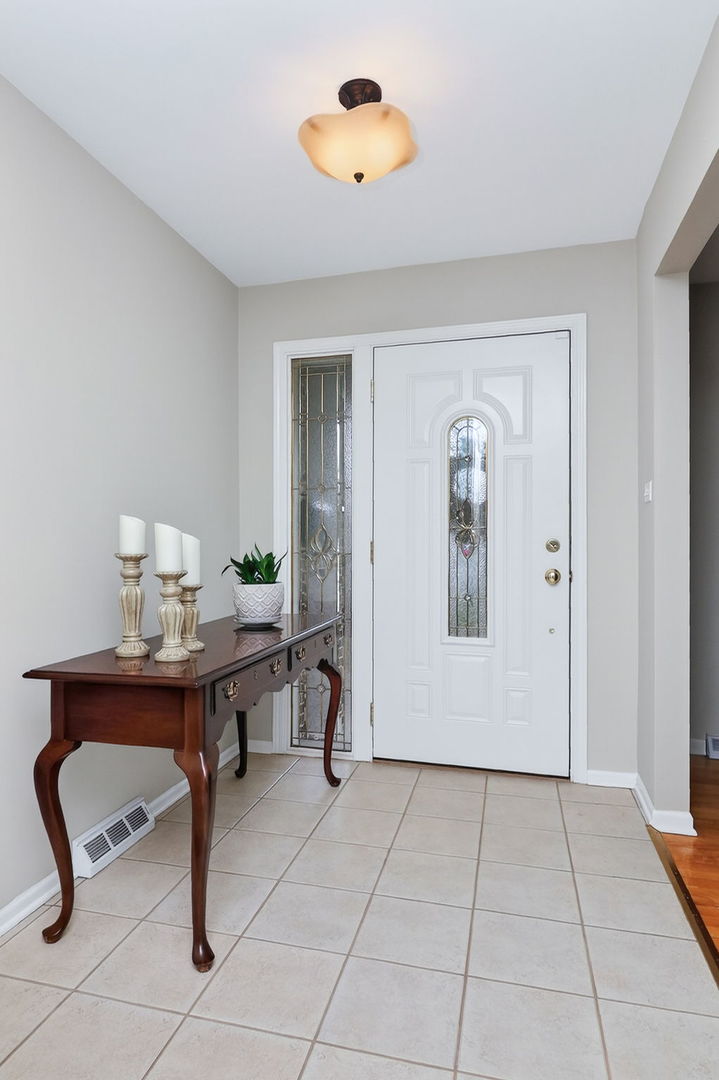 1204 Sleepy Hollow Lane, Darien, IL 60561