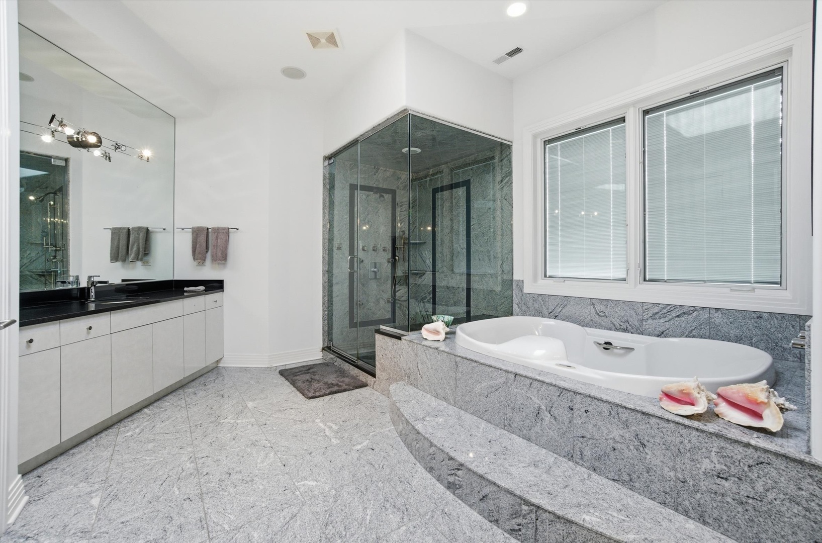 920 St Stephens Green, Oak Brook, IL 60523