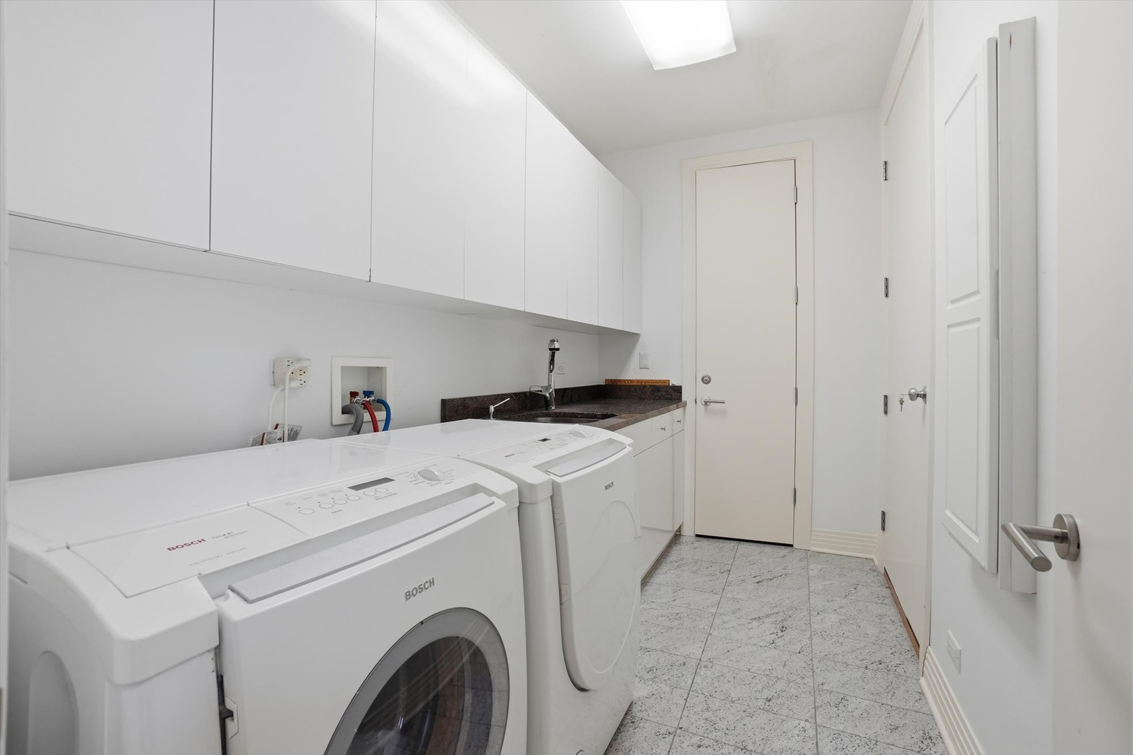 920 St Stephens Green, Oak Brook, IL 60523