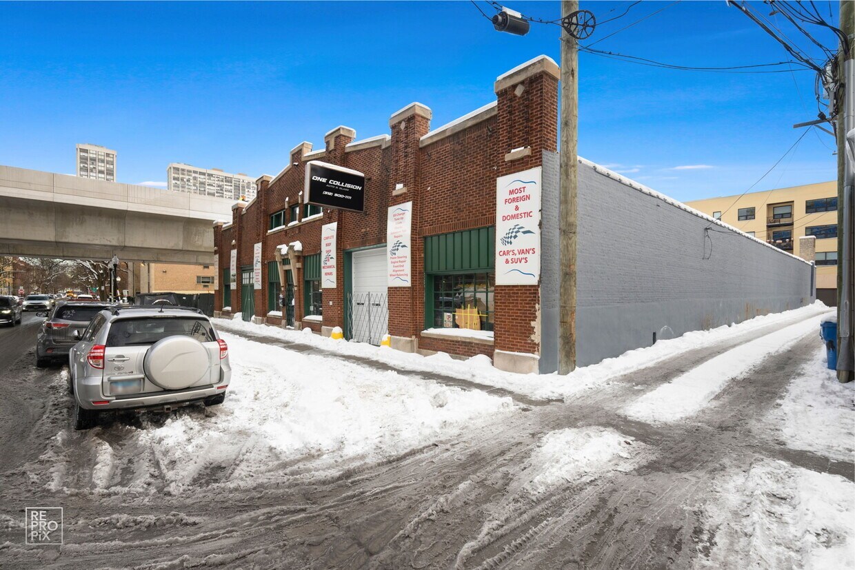 1123 W Catalpa Avenue, Chicago, IL 60640