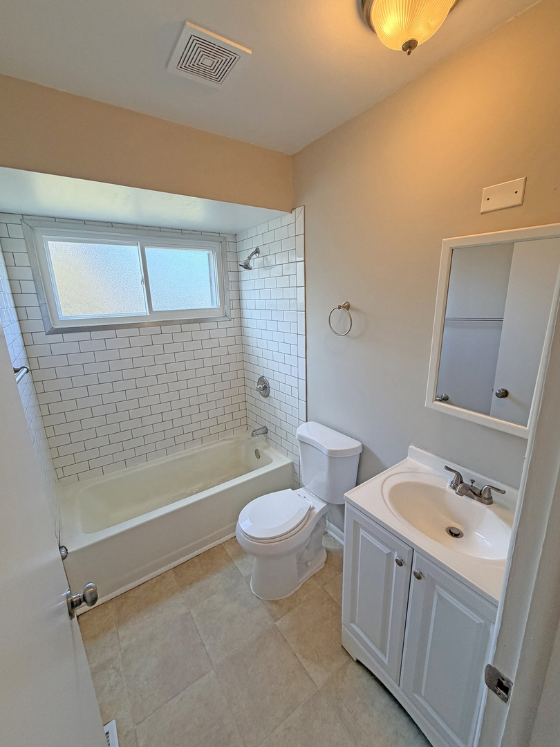 16908 Laramie Avenue, Oak Forest, IL 60452