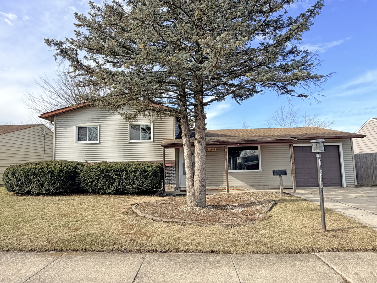 16908 Laramie Avenue, Oak Forest, IL 60452