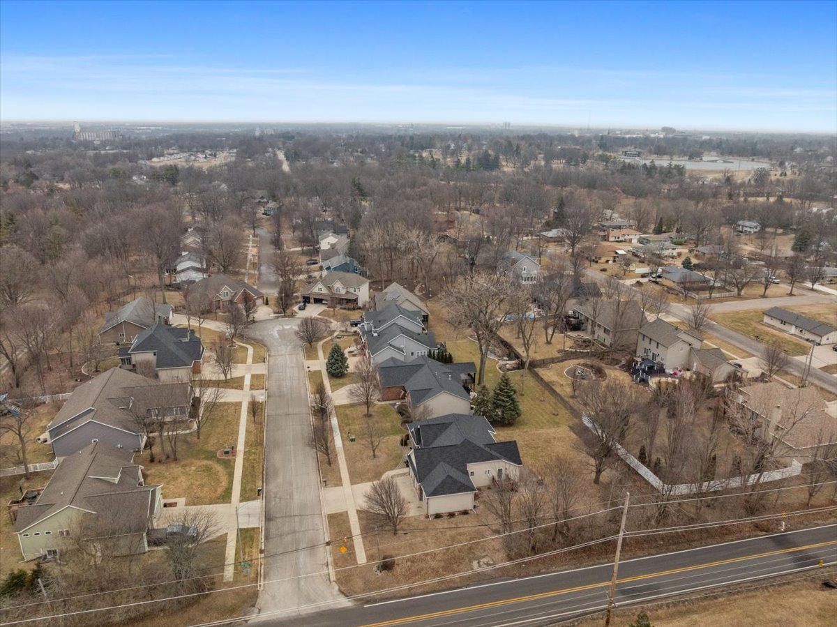 10 Timbers Court, Bloomington, IL 61701