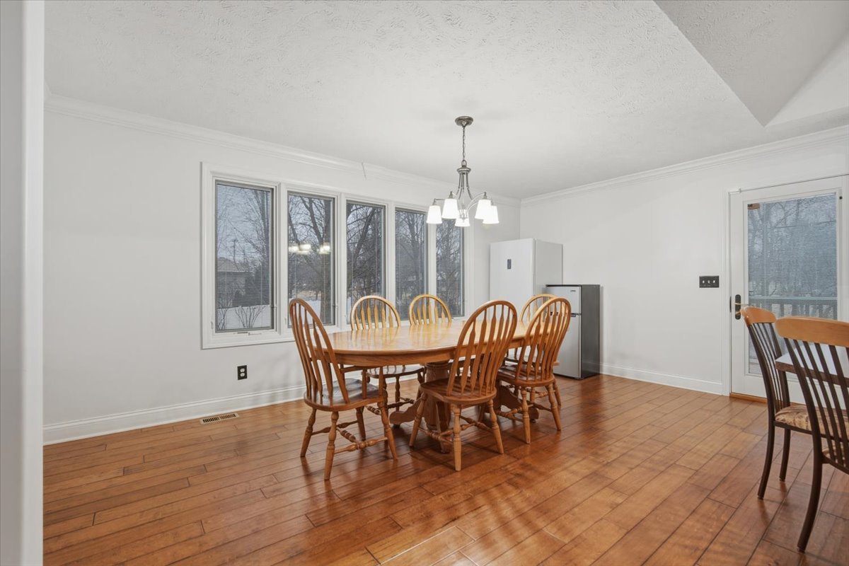 10 Timbers Court, Bloomington, IL 61701