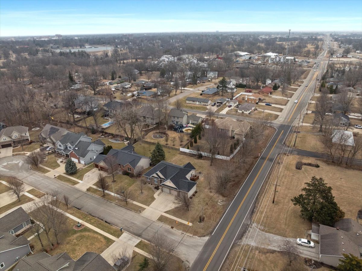 10 Timbers Court, Bloomington, IL 61701