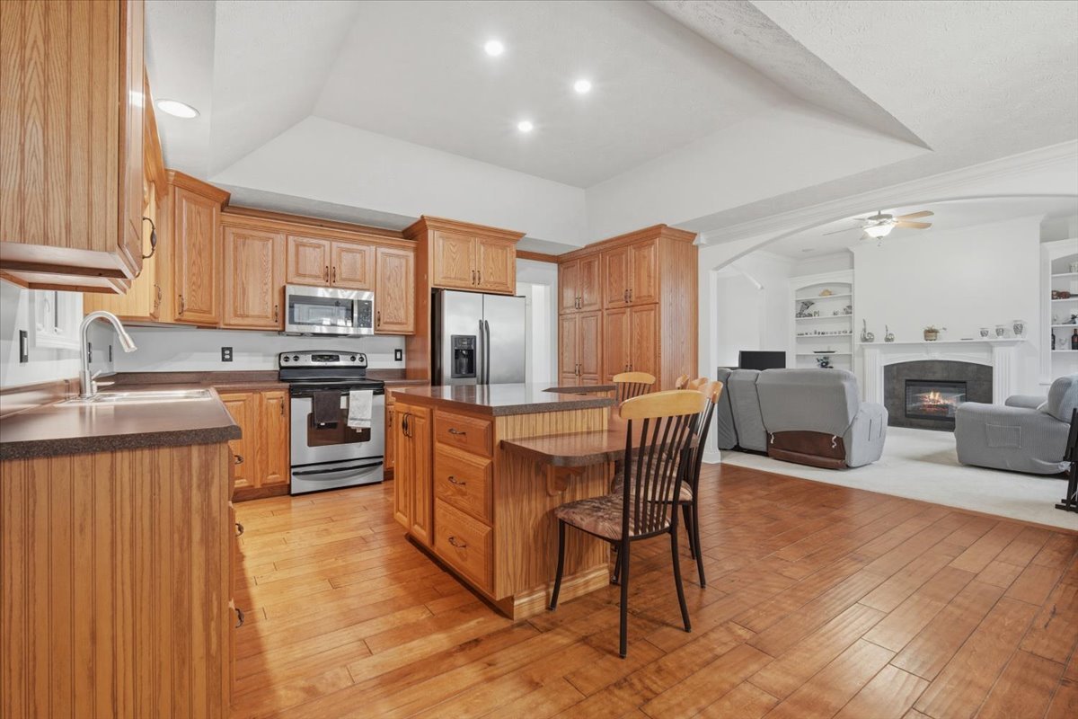 10 Timbers Court, Bloomington, IL 61701