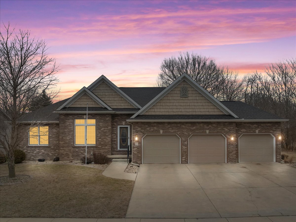 10 Timbers Court, Bloomington, IL 61701