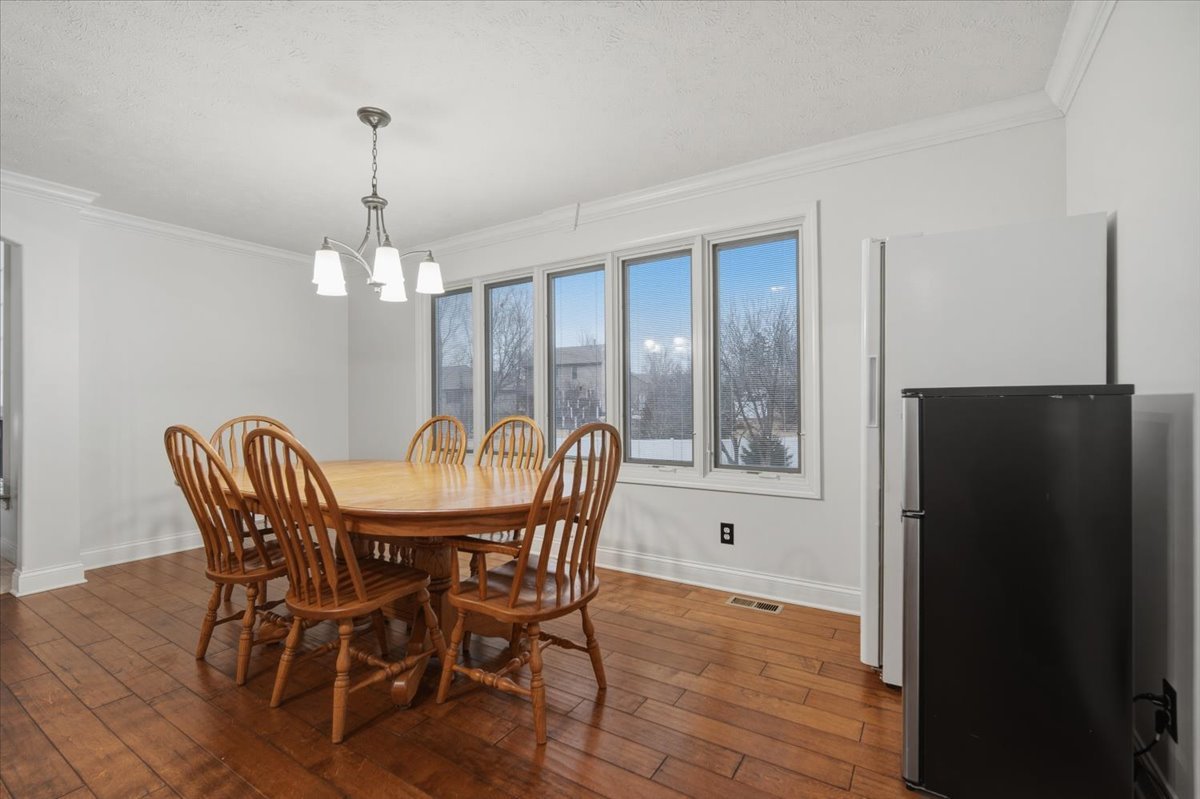 10 Timbers Court, Bloomington, IL 61701