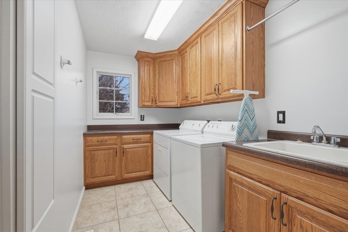 10 Timbers Court, Bloomington, IL 61701