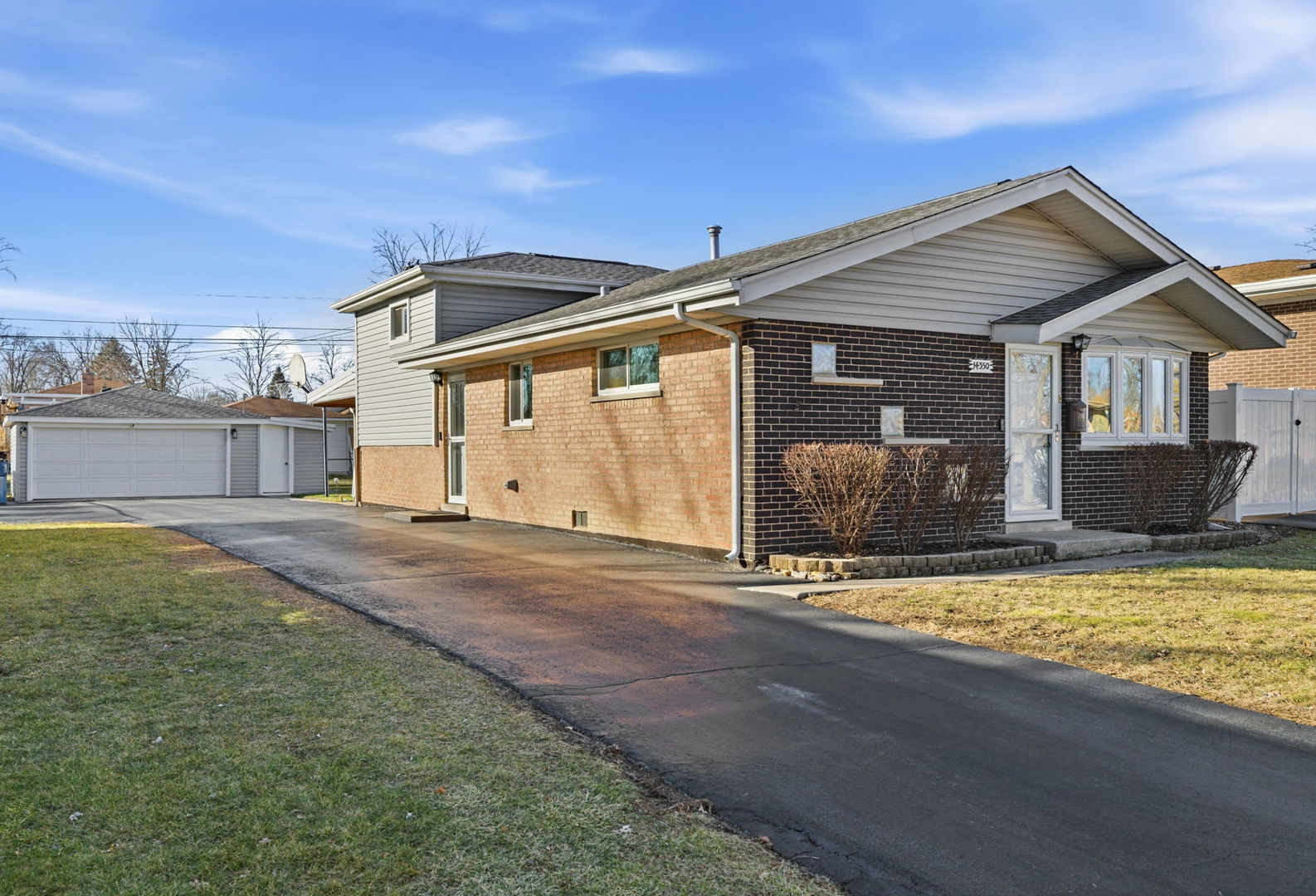 14350 Kildare Avenue, Midlothian, IL 60445