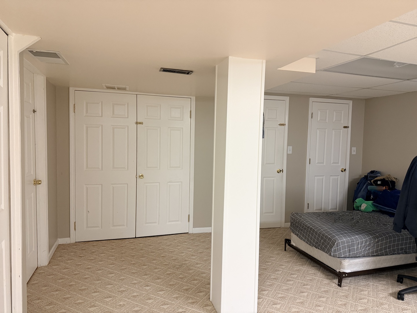 43 Augusta Drive, Streamwood, IL 60107