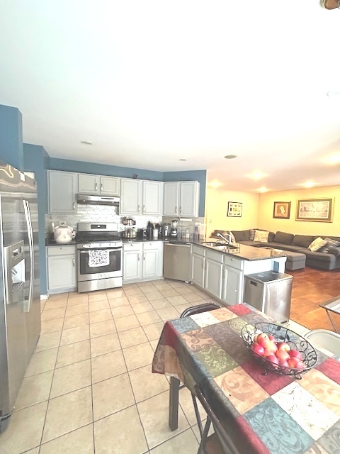 43 Augusta Drive, Streamwood, IL 60107