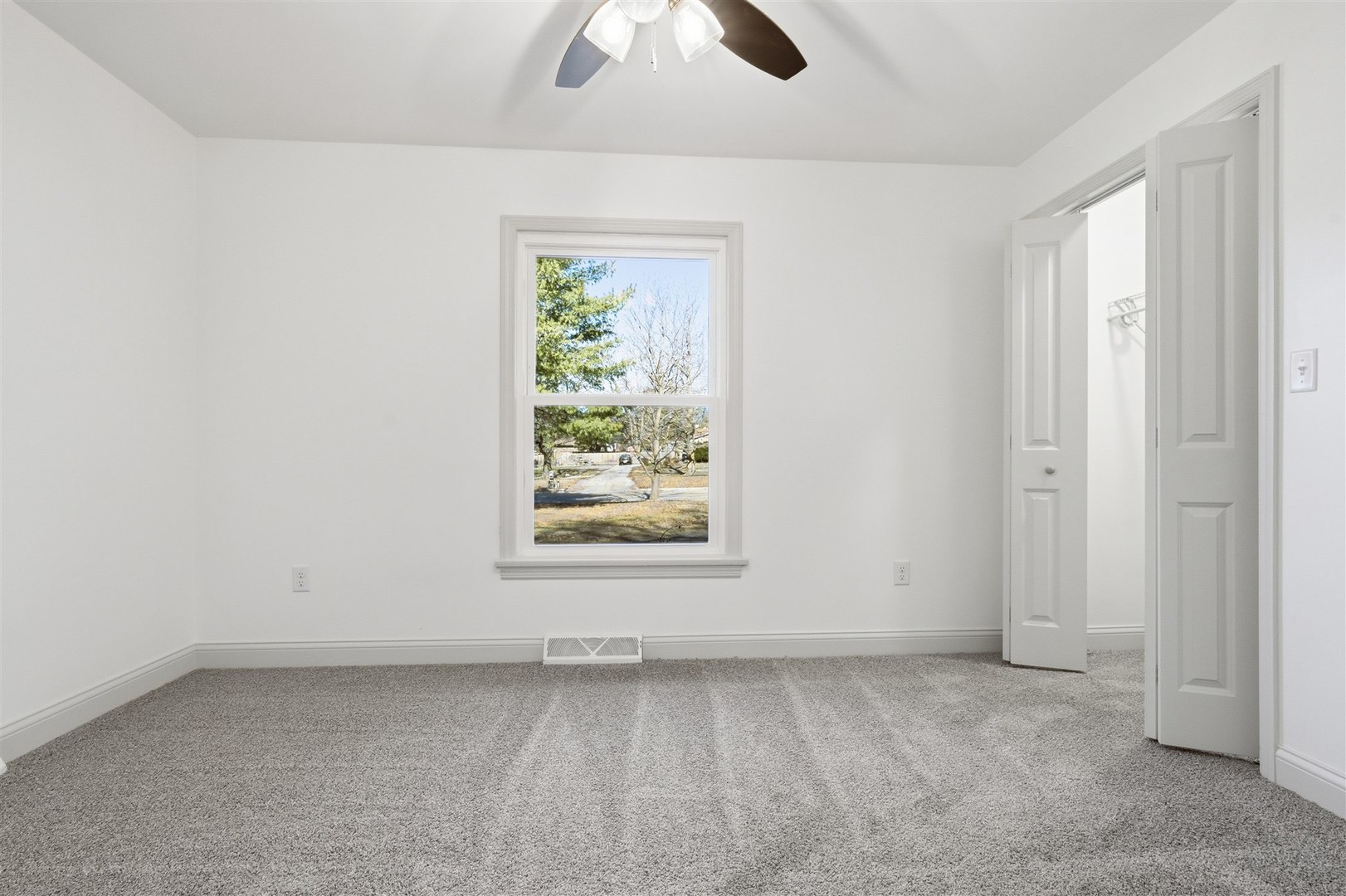 3009 E Oakland Avenue, Bloomington, IL 61704