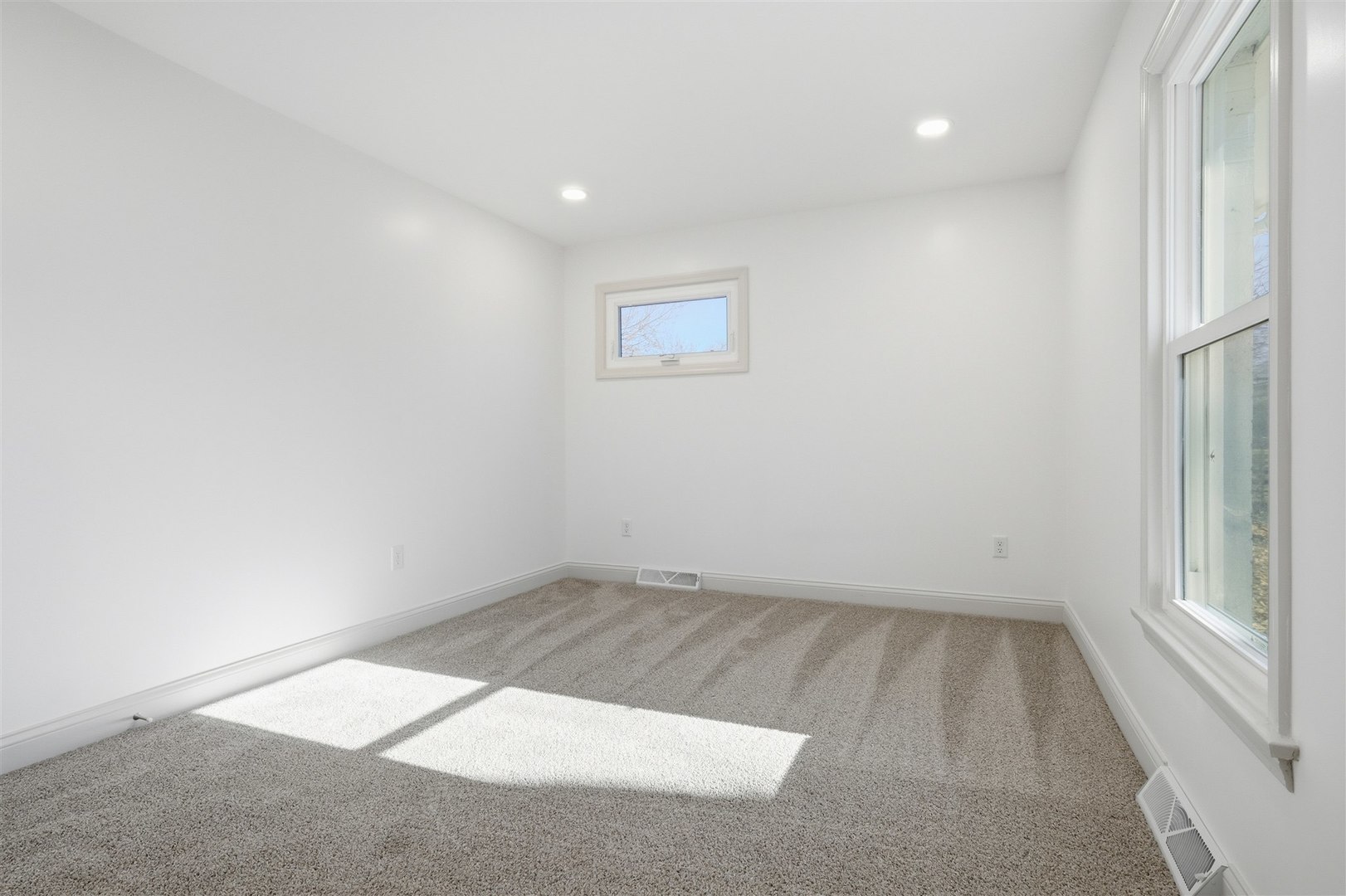 3009 E Oakland Avenue, Bloomington, IL 61704