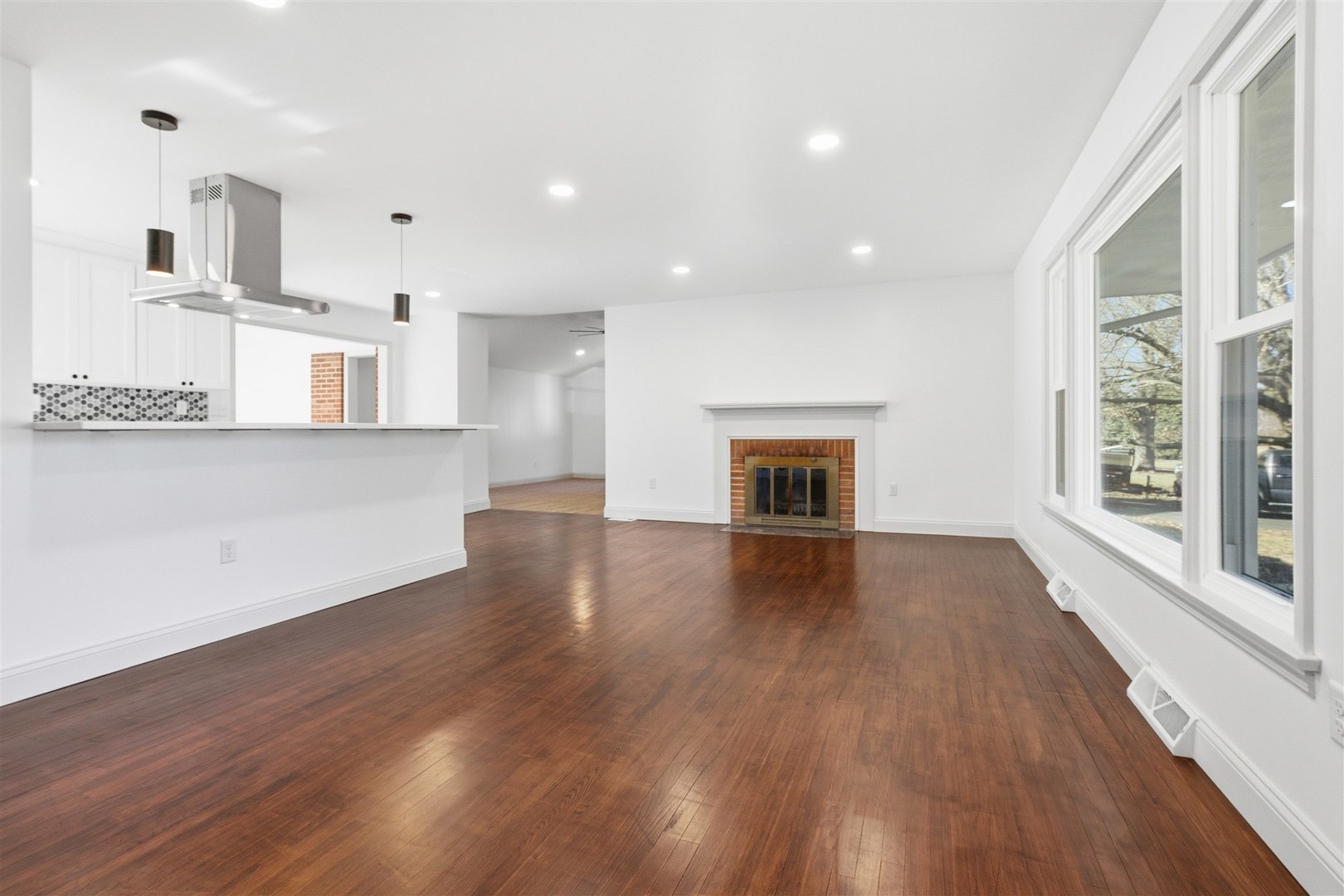 3009 E Oakland Avenue, Bloomington, IL 61704