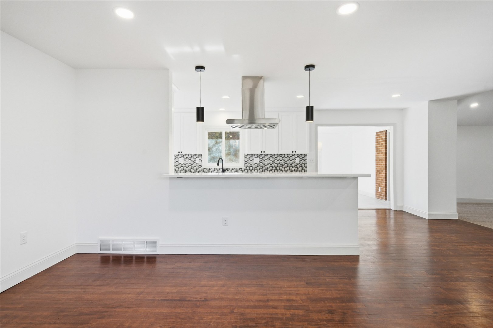 3009 E Oakland Avenue, Bloomington, IL 61704