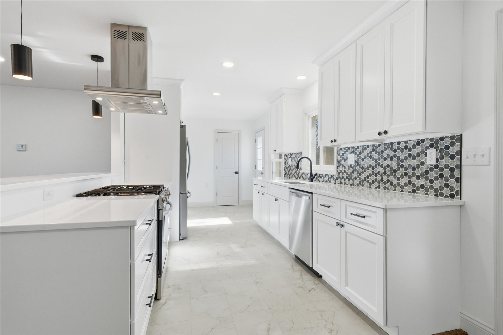 3009 E Oakland Avenue, Bloomington, IL 61704