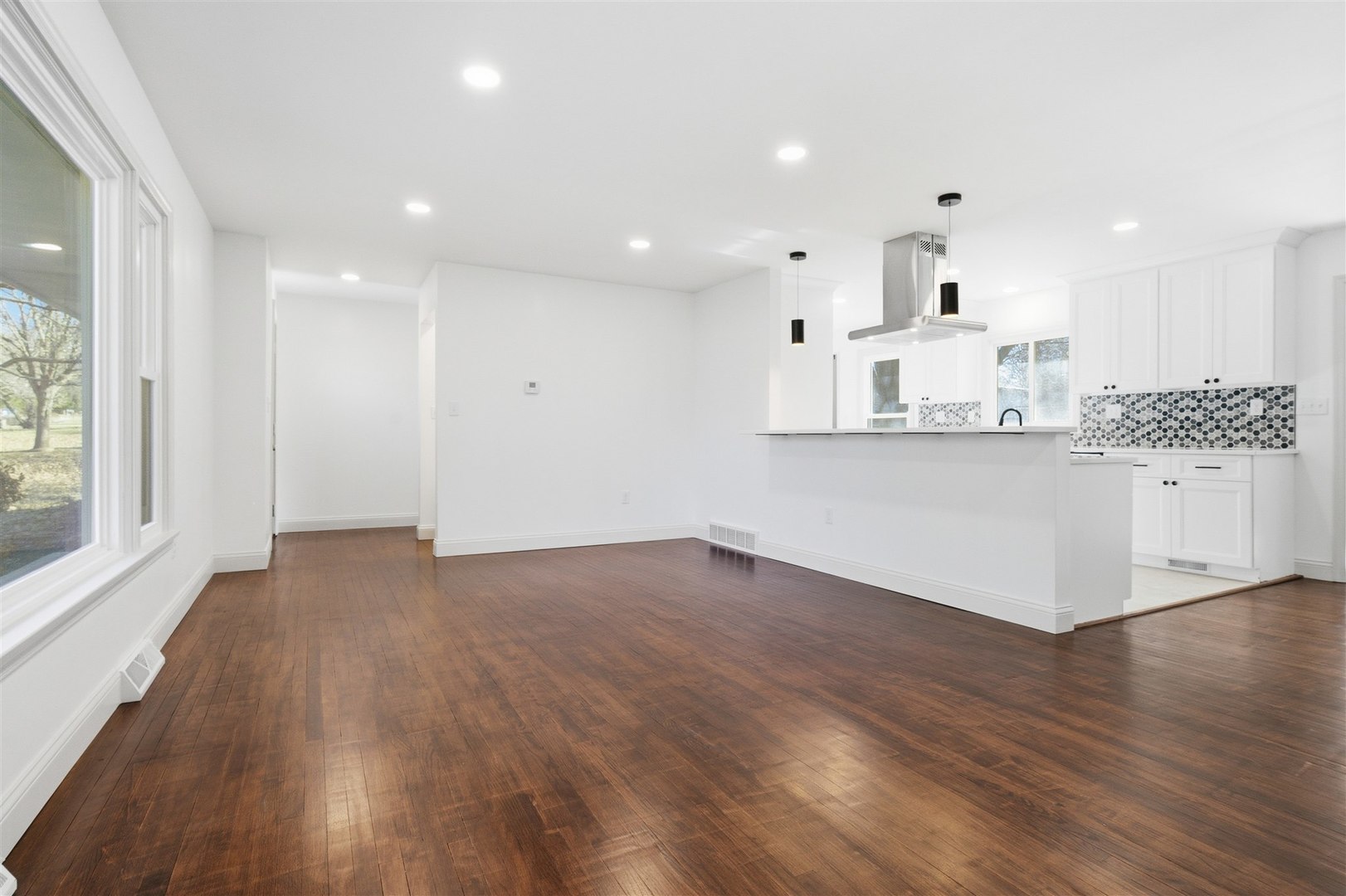 3009 E Oakland Avenue, Bloomington, IL 61704