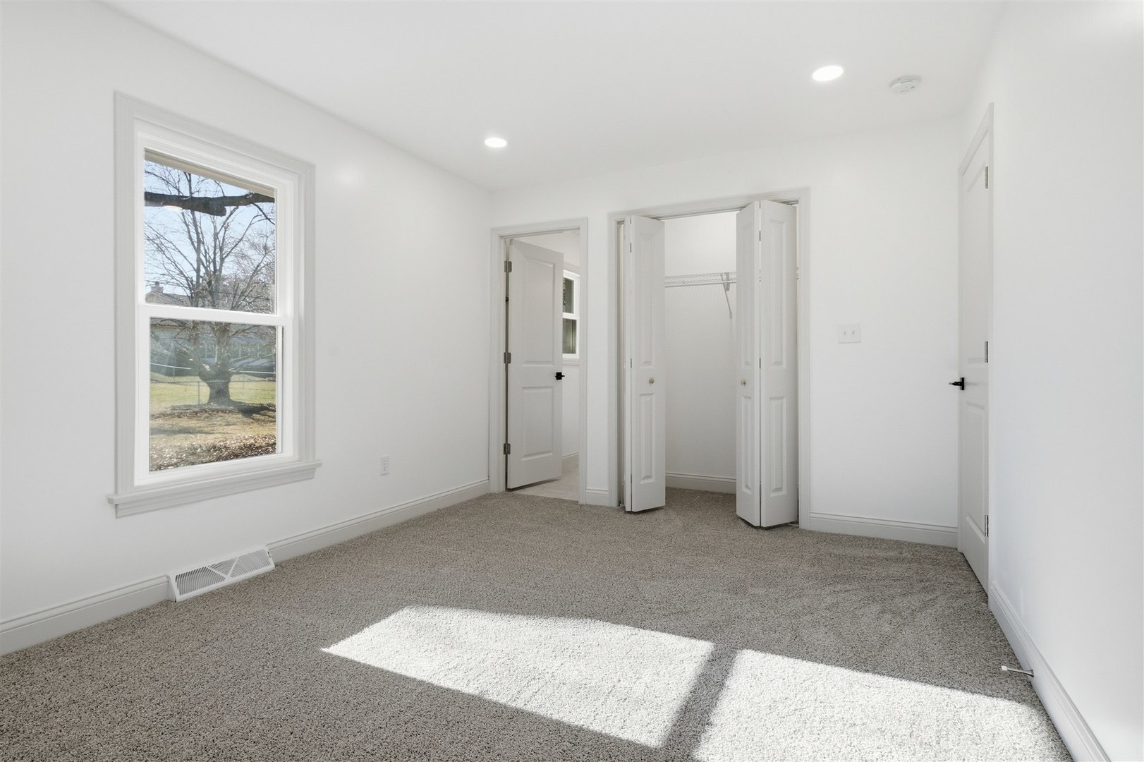 3009 E Oakland Avenue, Bloomington, IL 61704