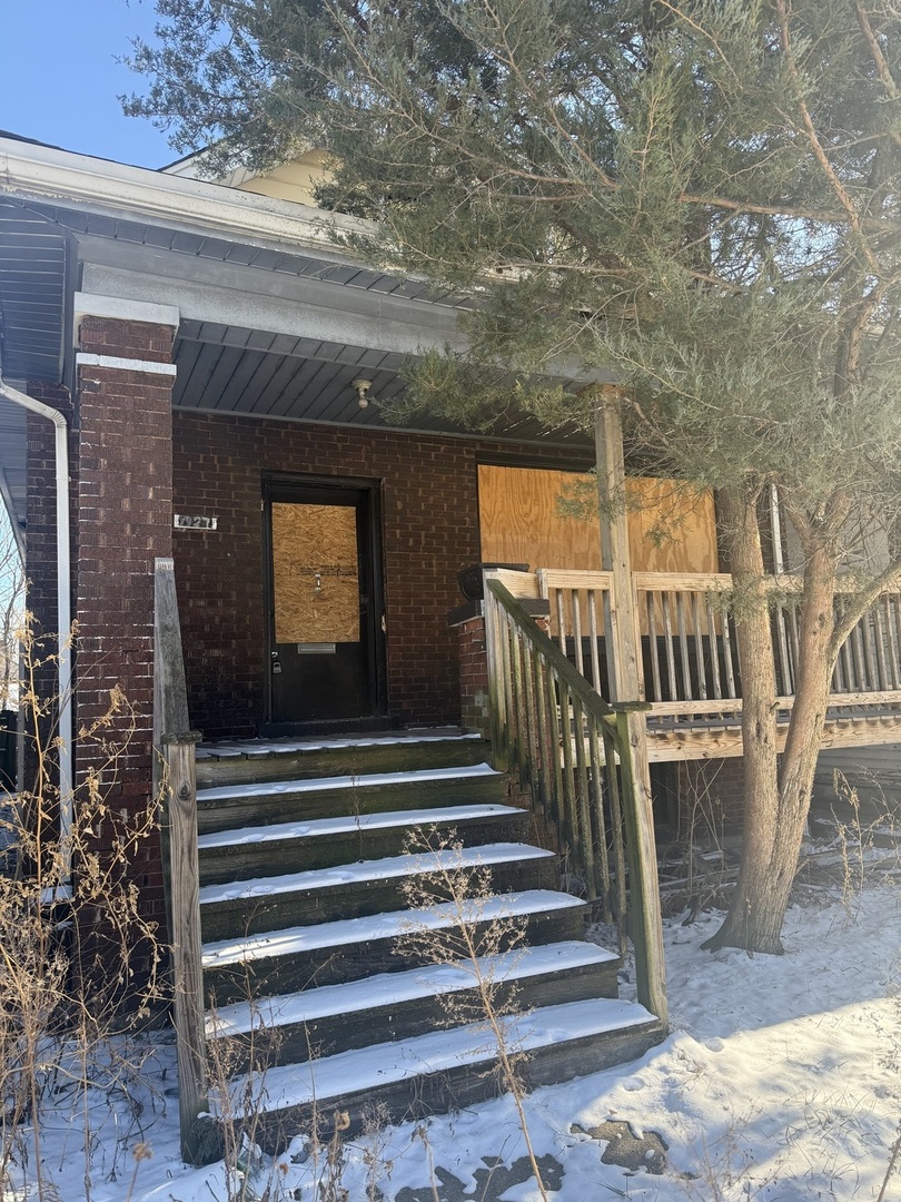 7927 S Colfax Avenue, Chicago, IL 60617