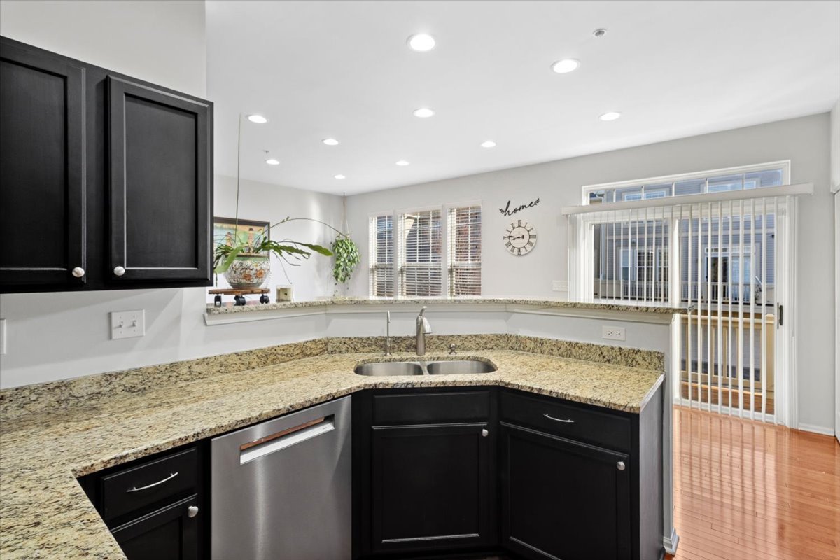 2609 N Greenwood Avenue, Arlington Heights, IL 60004