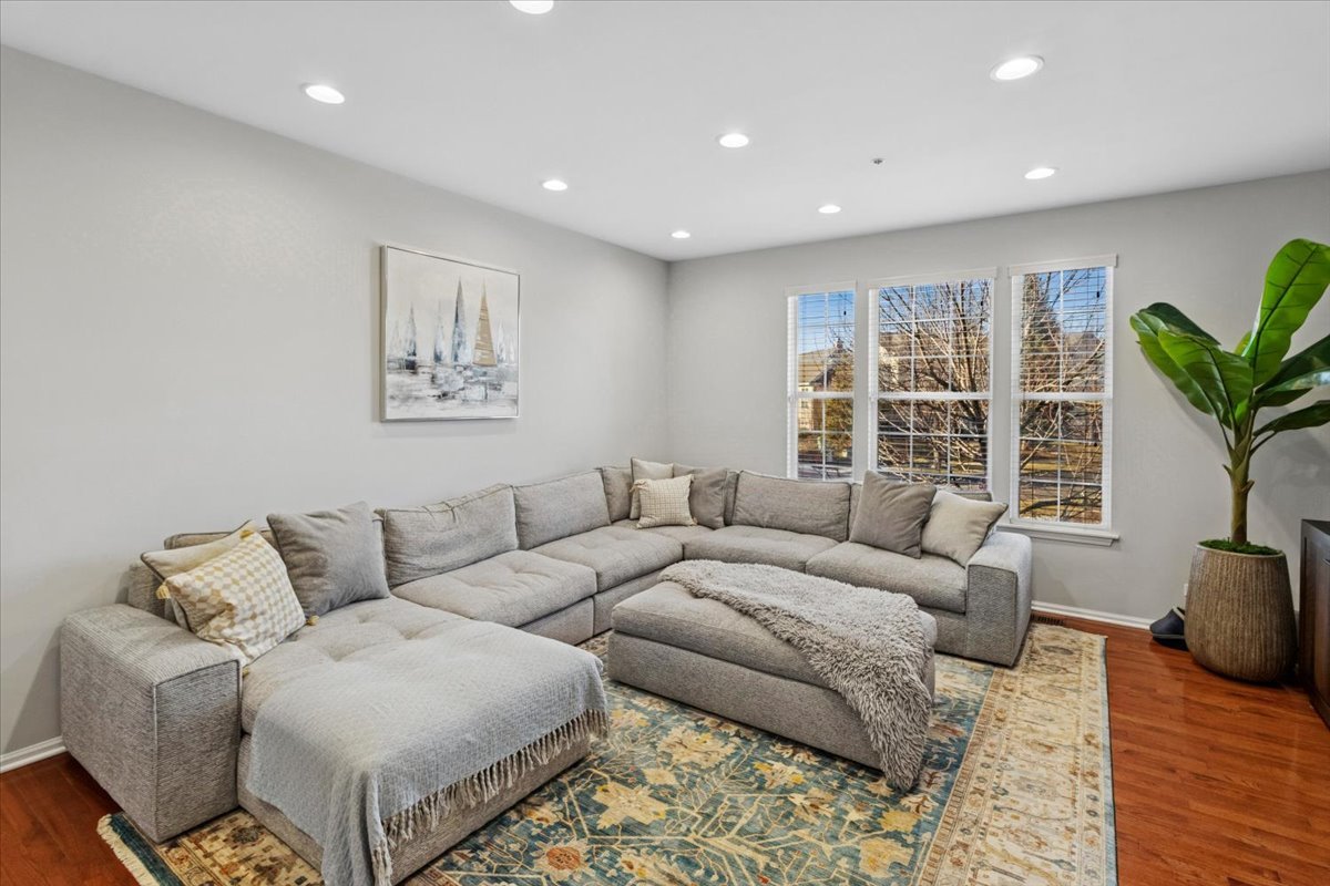 2609 N Greenwood Avenue, Arlington Heights, IL 60004