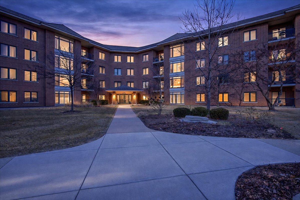 875 E 22nd Street #118, Lombard, IL 60148