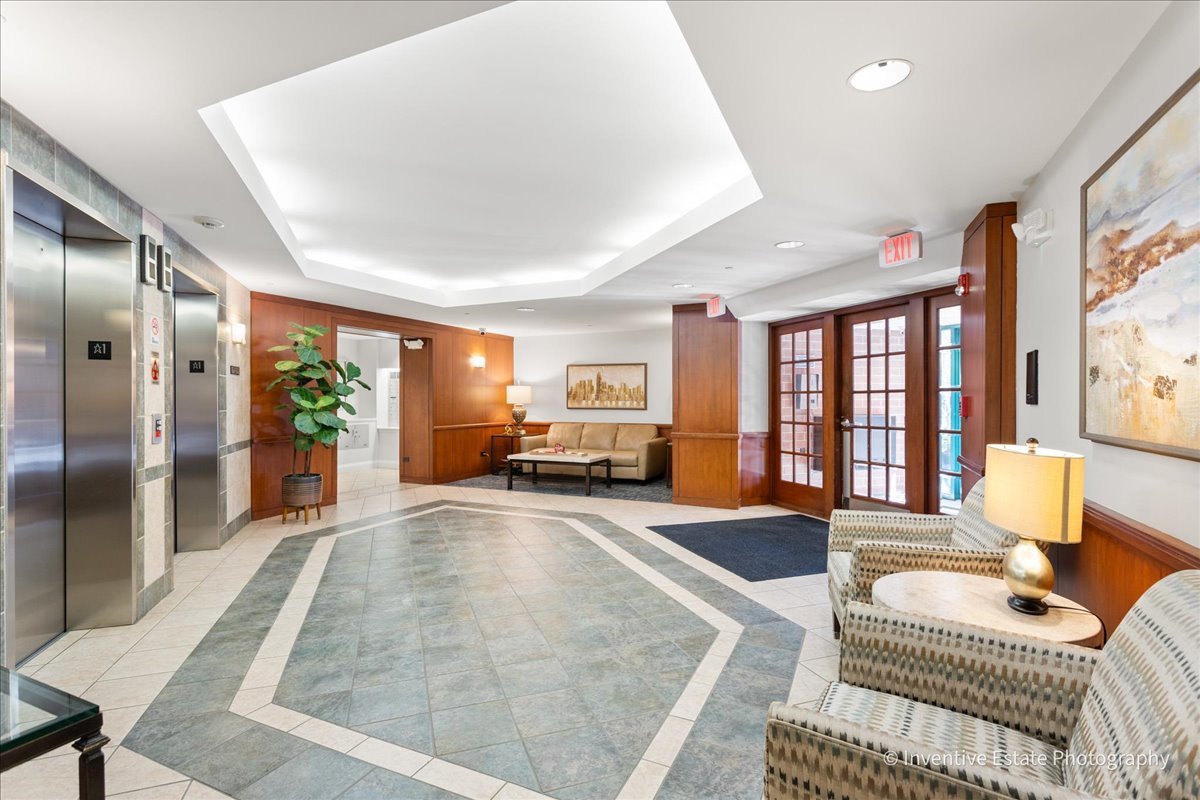 875 E 22nd Street #118, Lombard, IL 60148