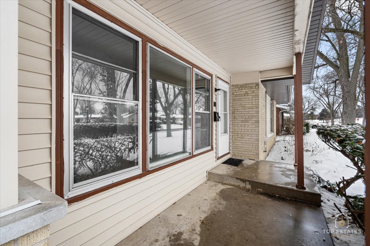 369 Bianco Drive, Elk Grove Village, IL 60007